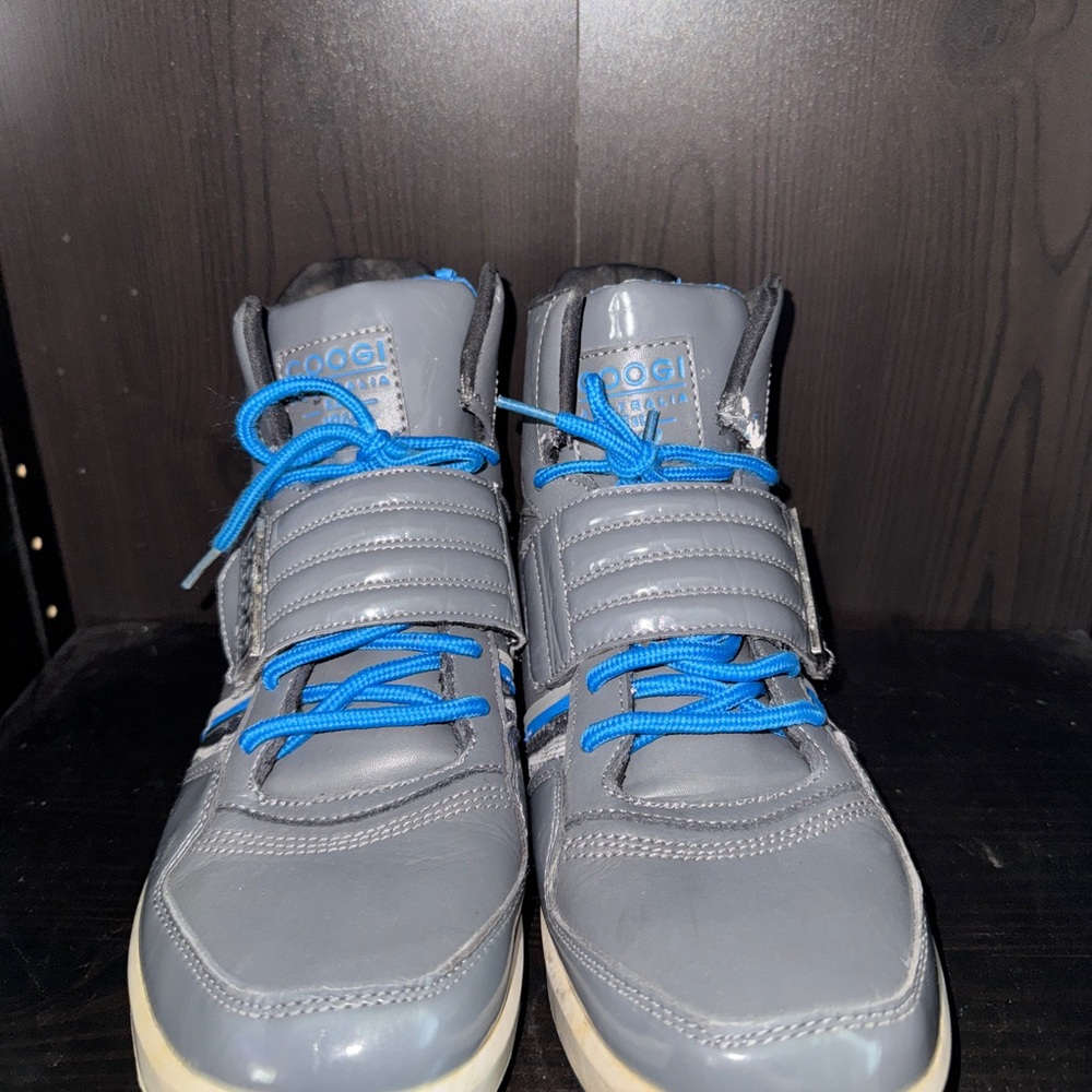 COOGI Men's Charcoal Sneakers with Vibrant Blue Laces